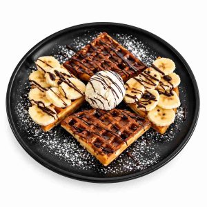 وافل موز + نوتلا + بستنی