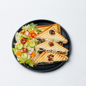 تست پنیر و ریحان و گردو